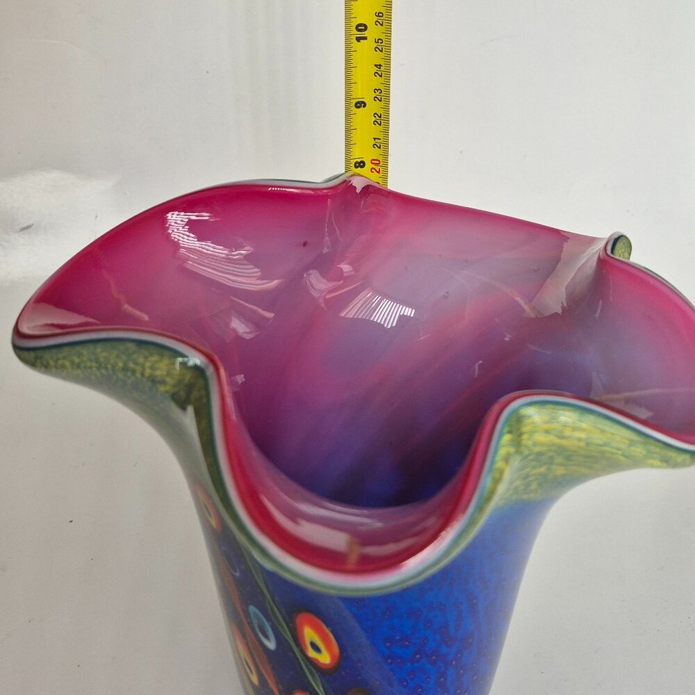 Beautiful Glass Vase - Picture 6 of 7